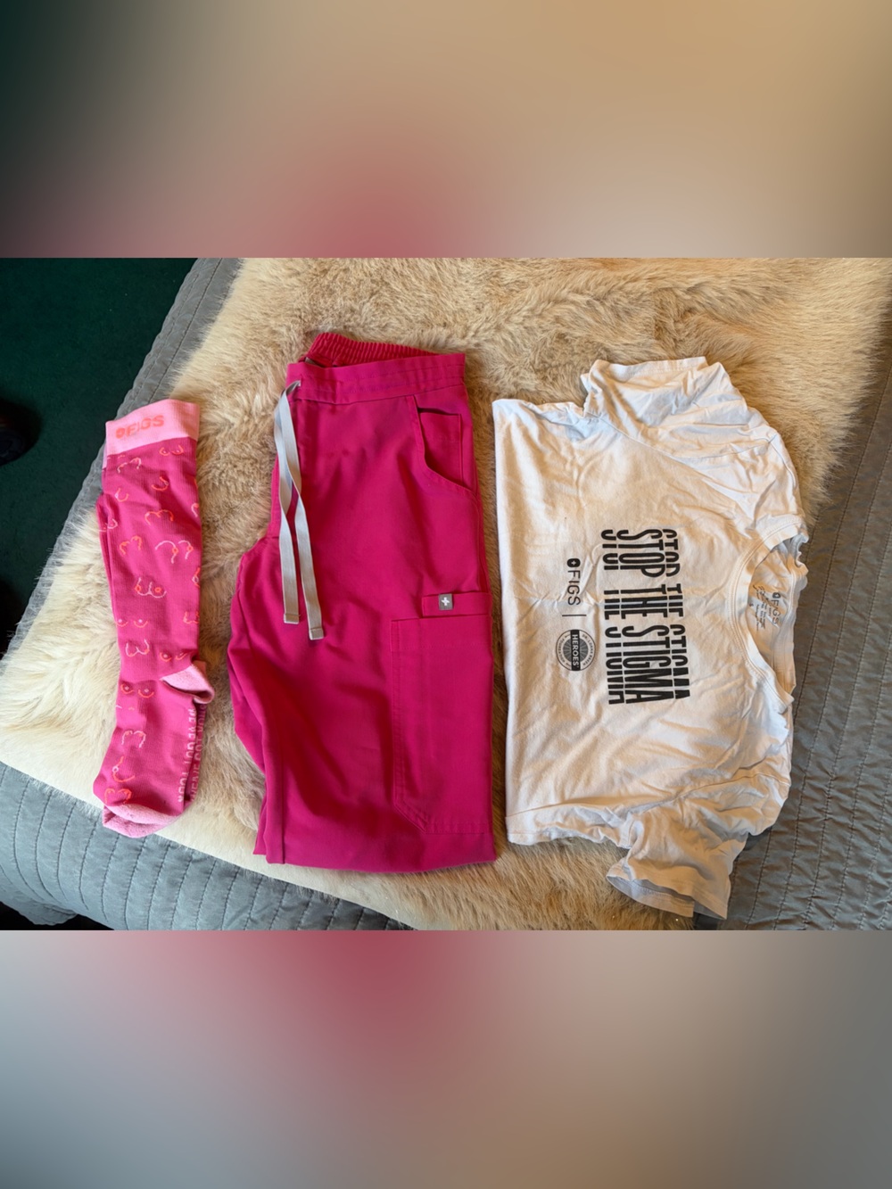 Figs Women’s Hot Magenta Cargo Scrub Pants